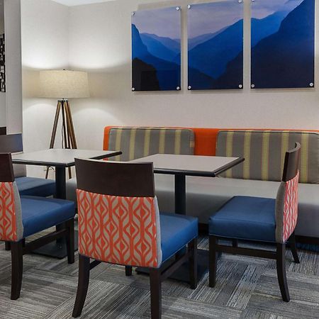 Hampton Inn Covington Va Exterior photo