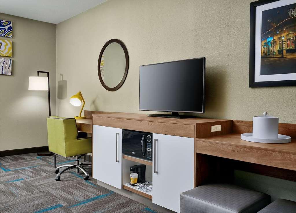Hampton Inn Covington Va Room photo