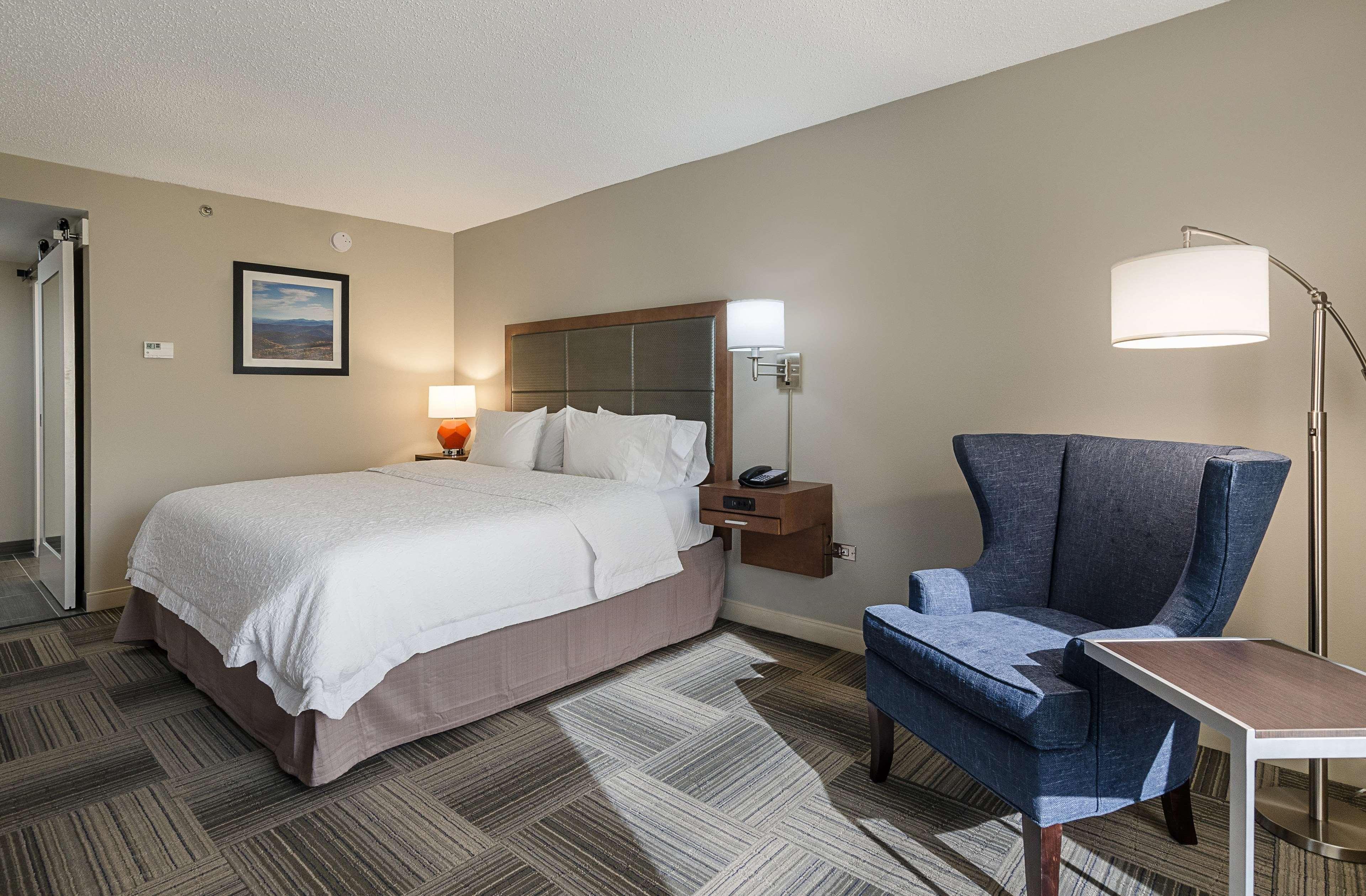 Hampton Inn Covington Va Exterior photo