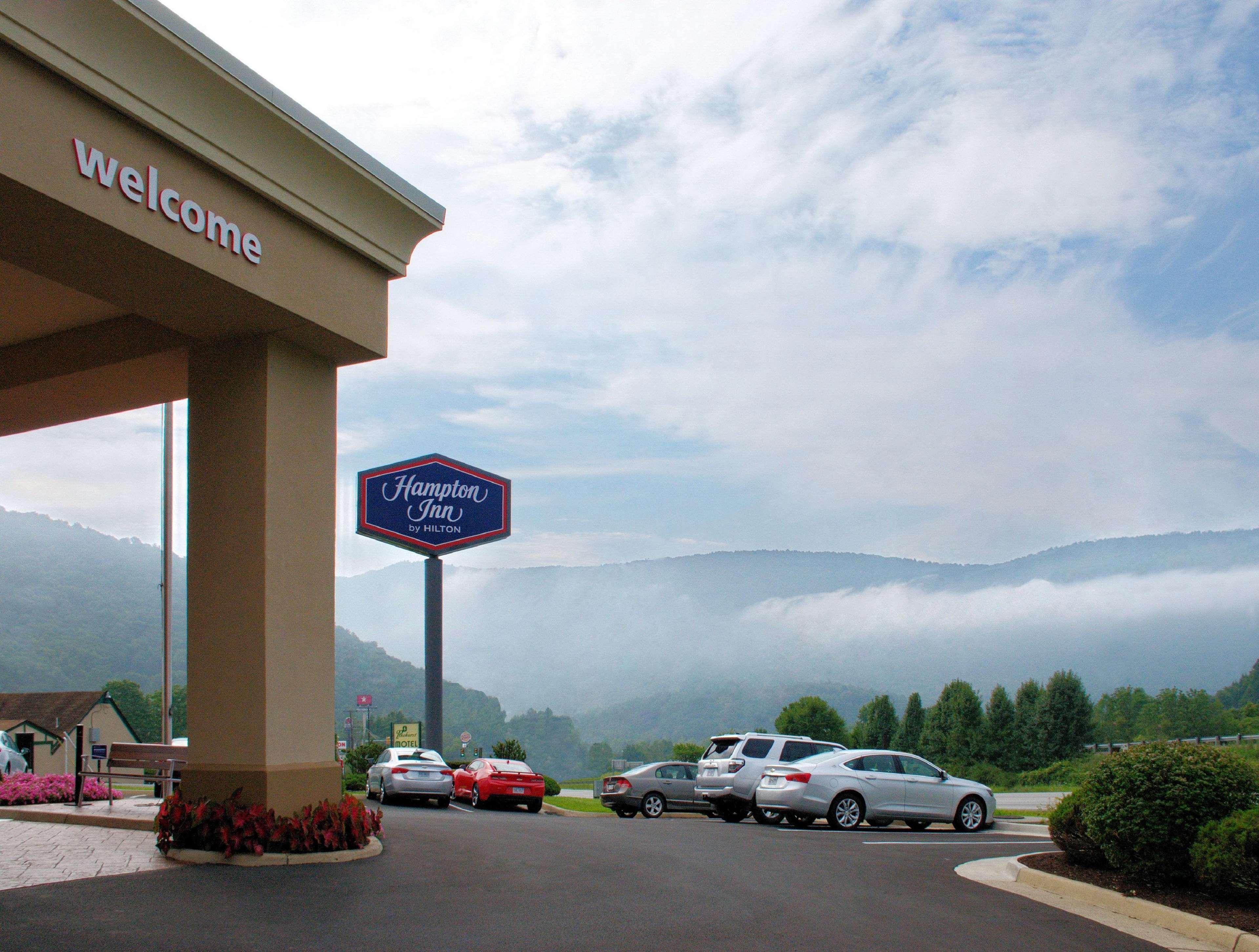 Hampton Inn Covington Va Exterior photo