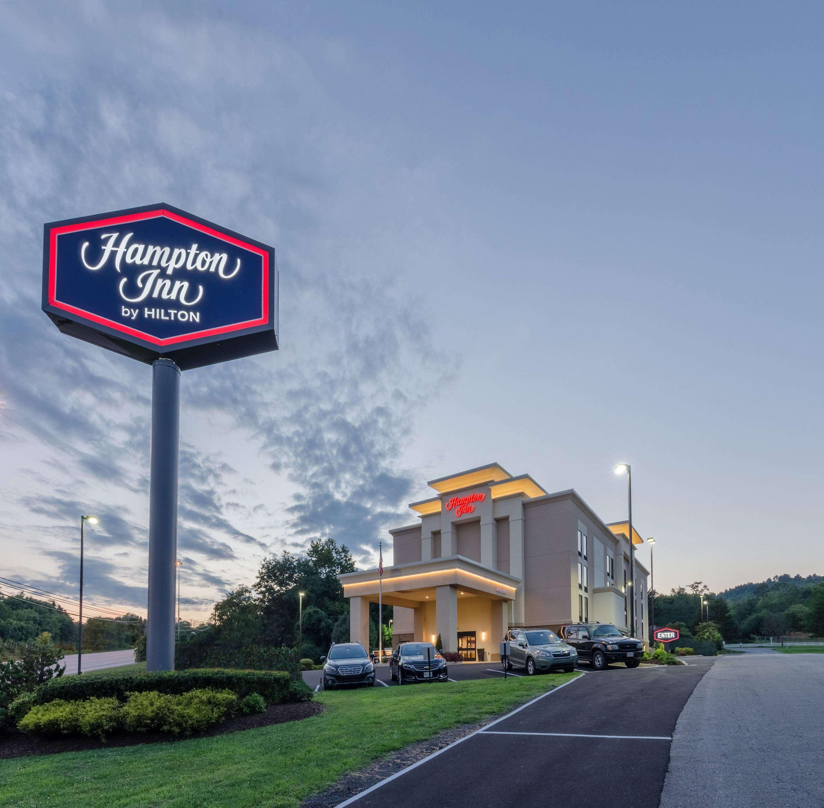 Hampton Inn Covington Va Exterior photo