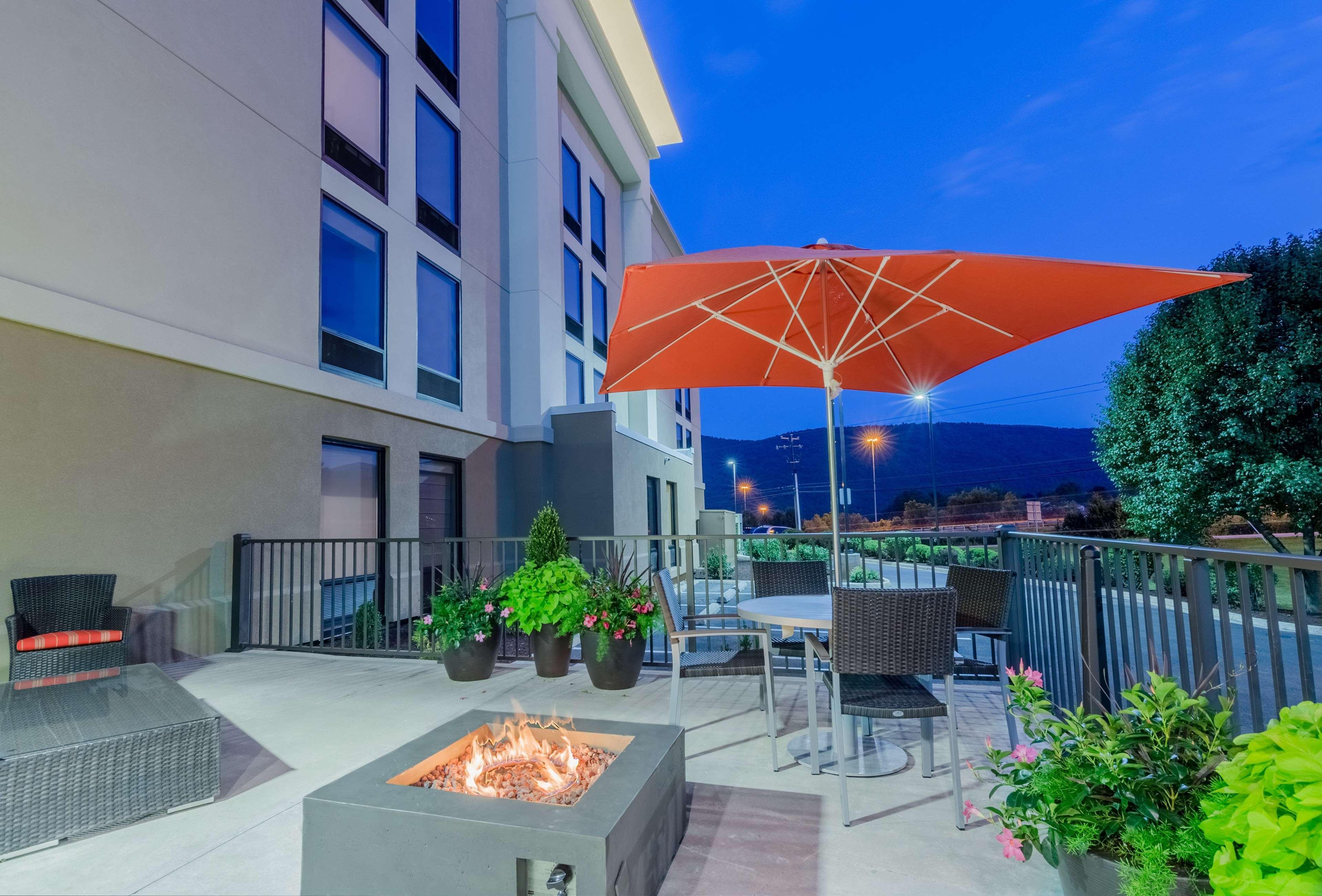 Hampton Inn Covington Va Exterior photo