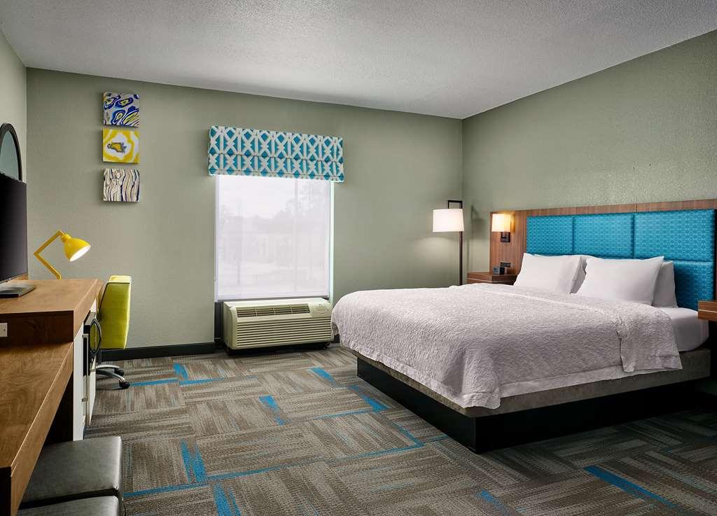 Hampton Inn Covington Va Room photo