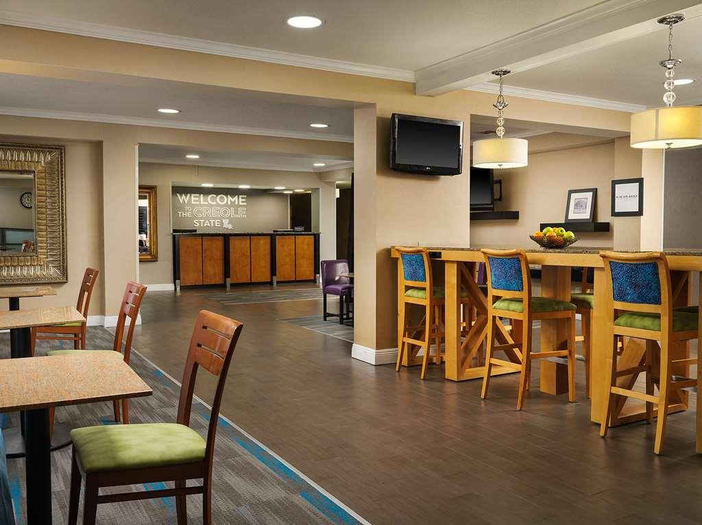 Hampton Inn Covington Va Interior photo