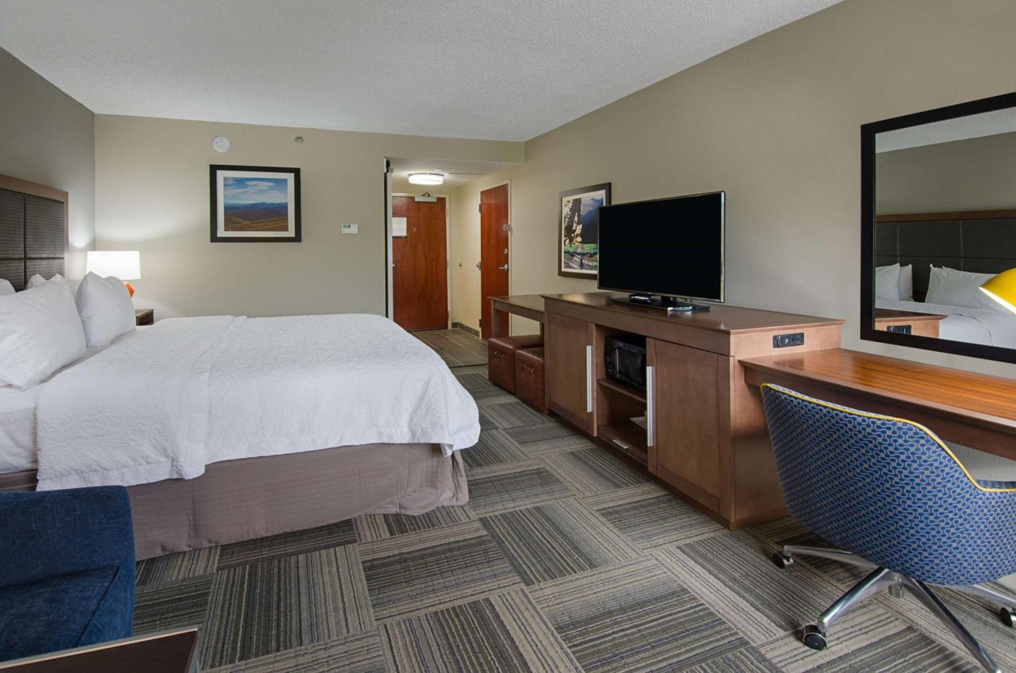 Hampton Inn Covington Va Exterior photo