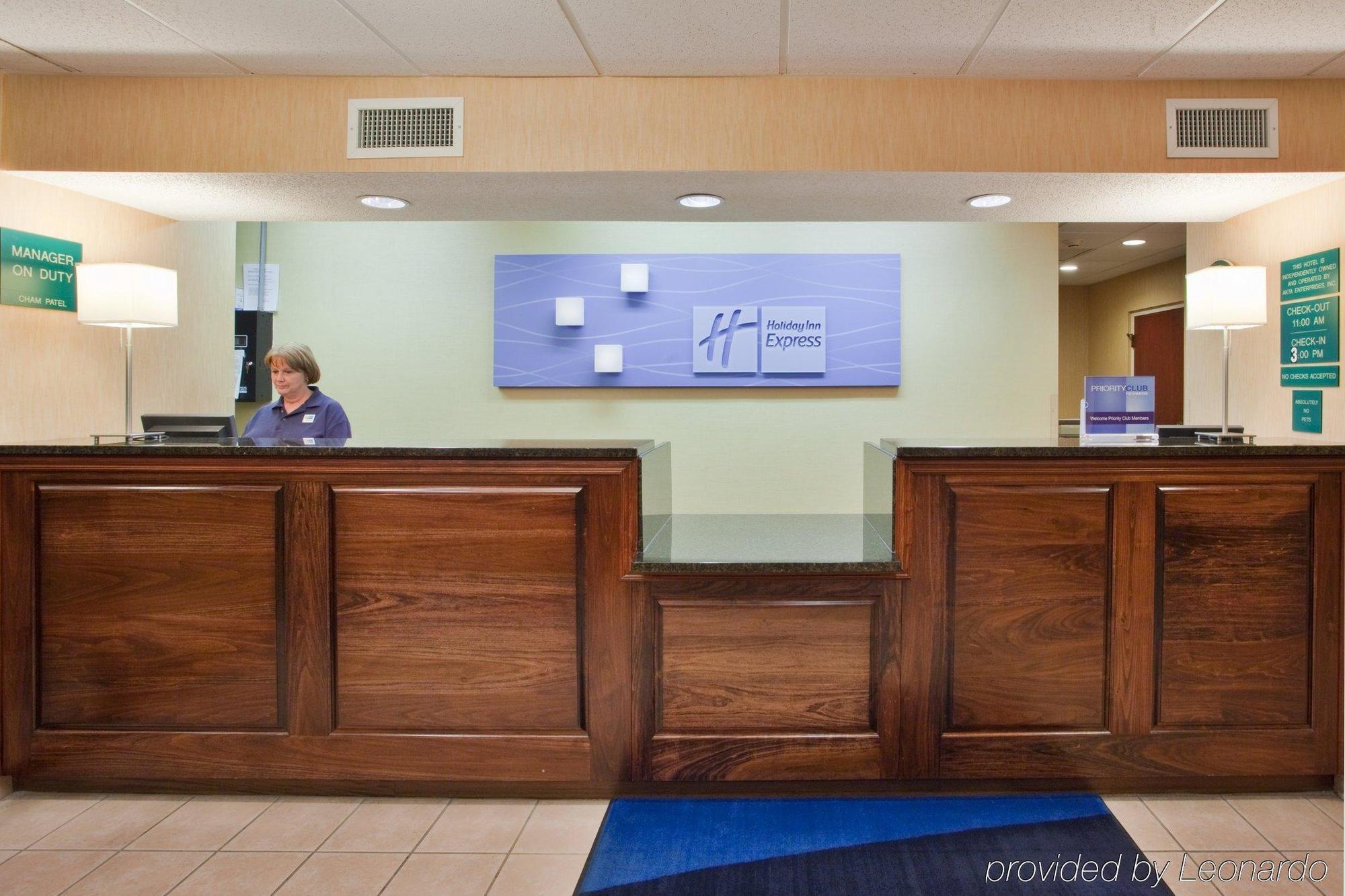 Hampton Inn Covington Va Interior photo