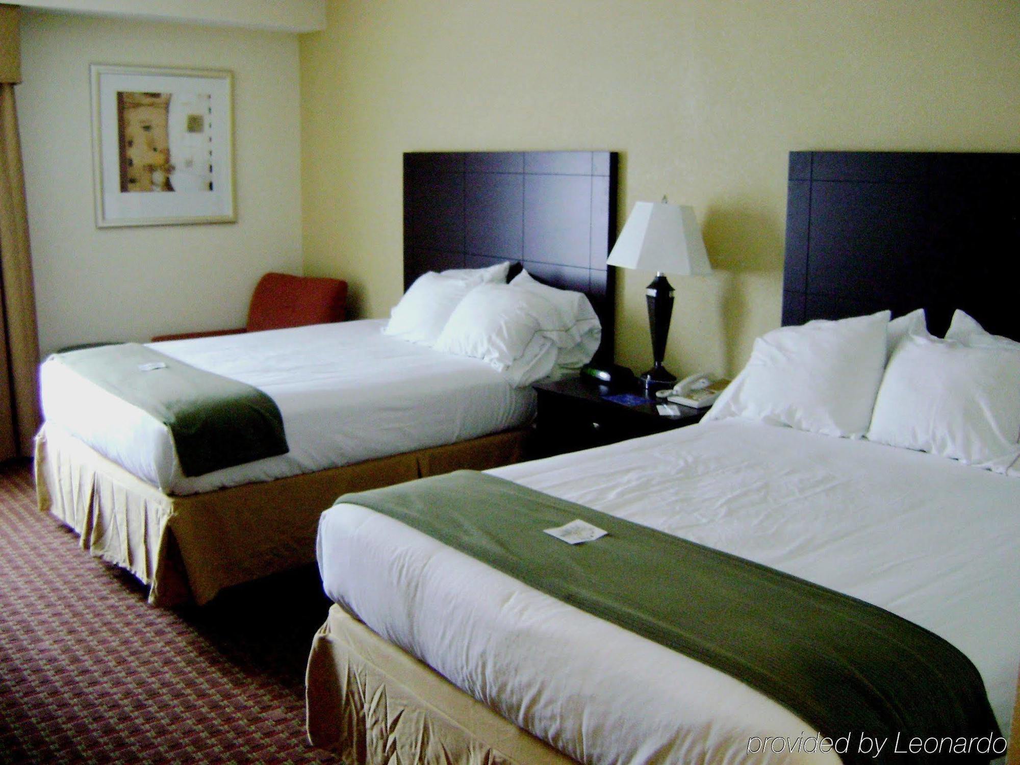 Hampton Inn Covington Va Room photo